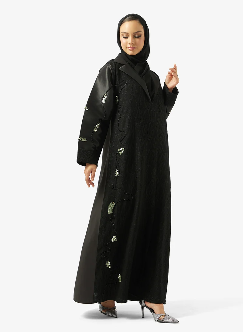 عباية مفتوحة من الأمام مزينة مع ياقة لابيل