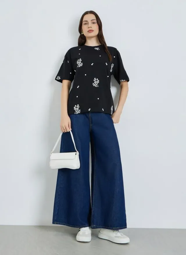 Floral Embroidered Oversized T-Shirt Black – image 2