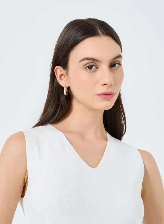 Women's White V-Neck Sleeveless Tank Top – image 3