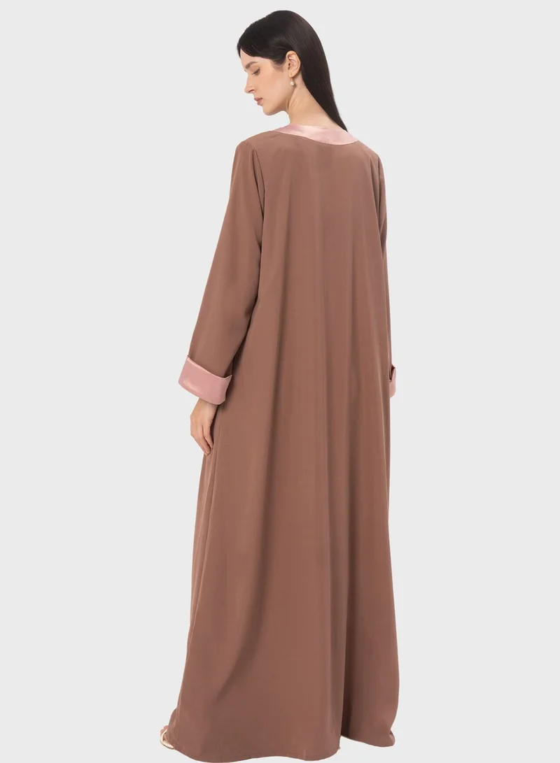 عباية كولور بلوك عصرية