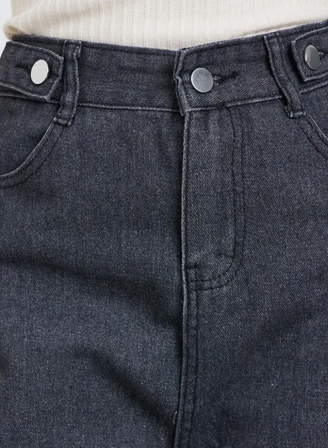 بنطال جينز بخصر متوسط وقصة أرجل واسعة – صورة 3