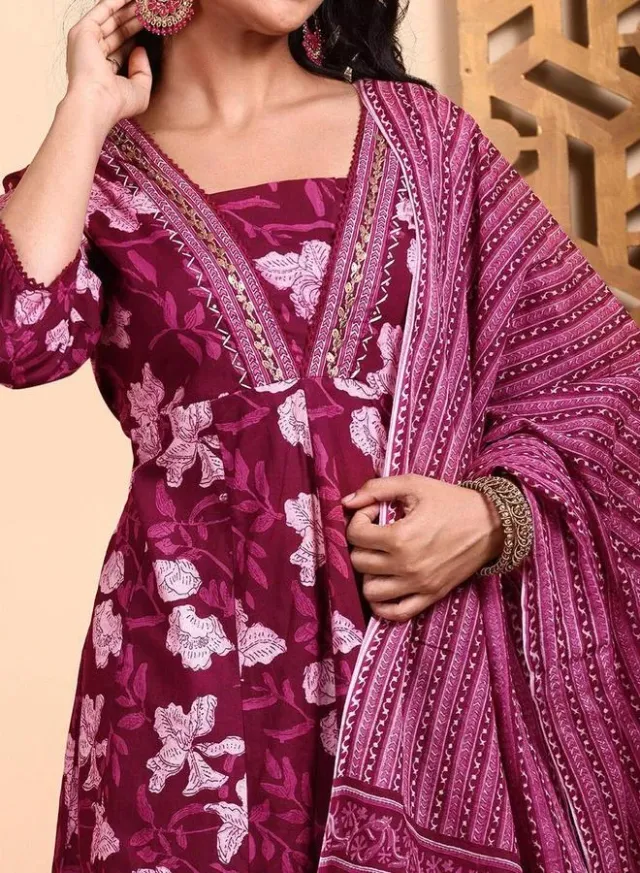 طقم كورتا قطنية بطبعة أزهار مع بنطلون ودوباتا من إيشين – صورة 2