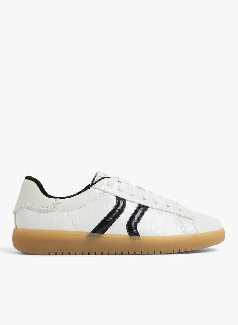 Chicsneaker Low Top Sneakers White