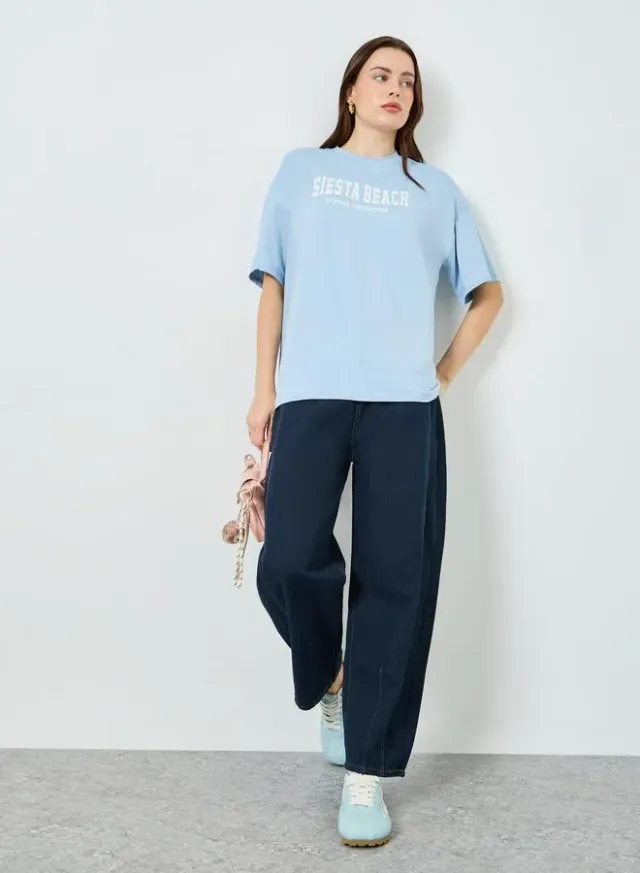 Oversized Slogan Print T-Shirt Burgundy – image 2