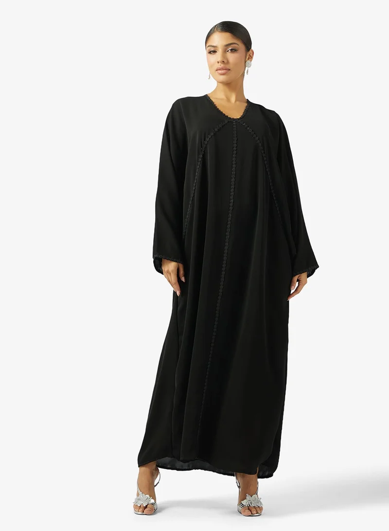 عباية دانتيل أسود مع شيلة