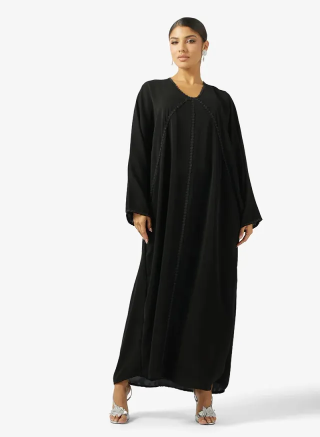 عباية دانتيل أسود مع شيلة