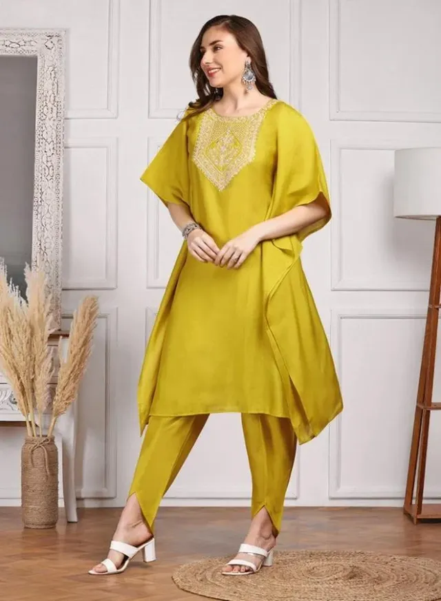 Ishin Embroidered Kurta & Trousers Set – image 5