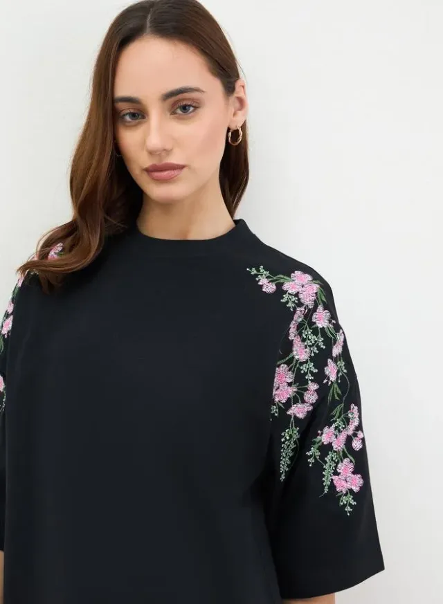 Floral Embroidered Oversized T-Shirt Black – image 4