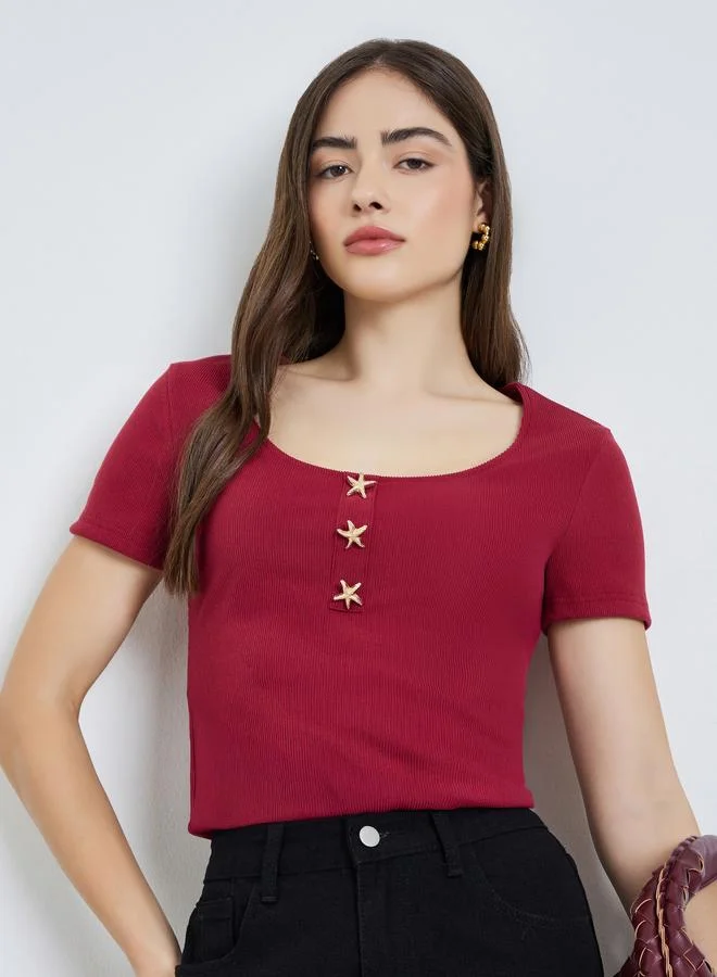 Star Button Ribbed Scoop Neck T-Shirt Red