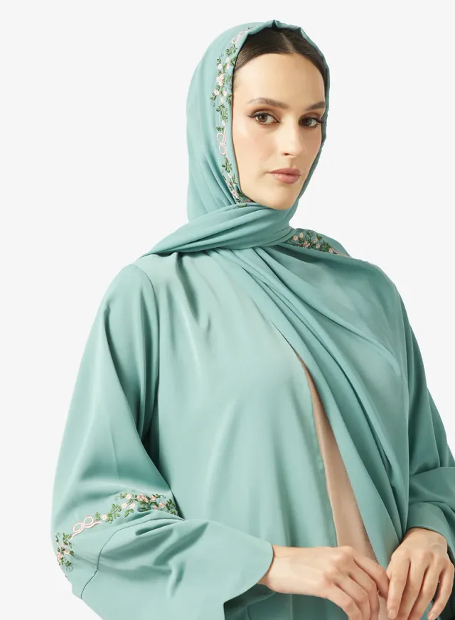 طقم عباية بأكمام وحواف صدفية – صورة 4