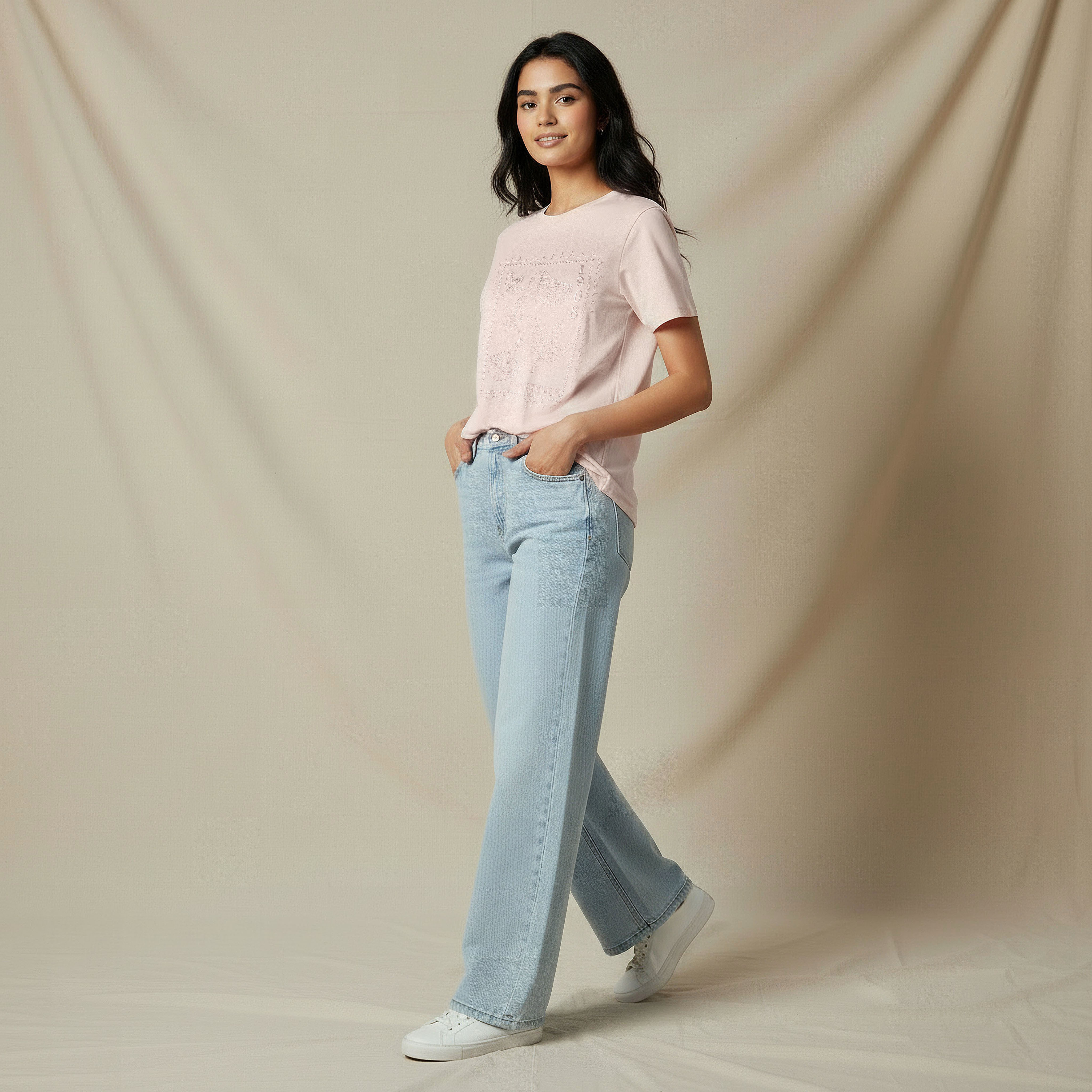 تي شيرت من القطن بقصة عادية مطرزة من Lee Cooper