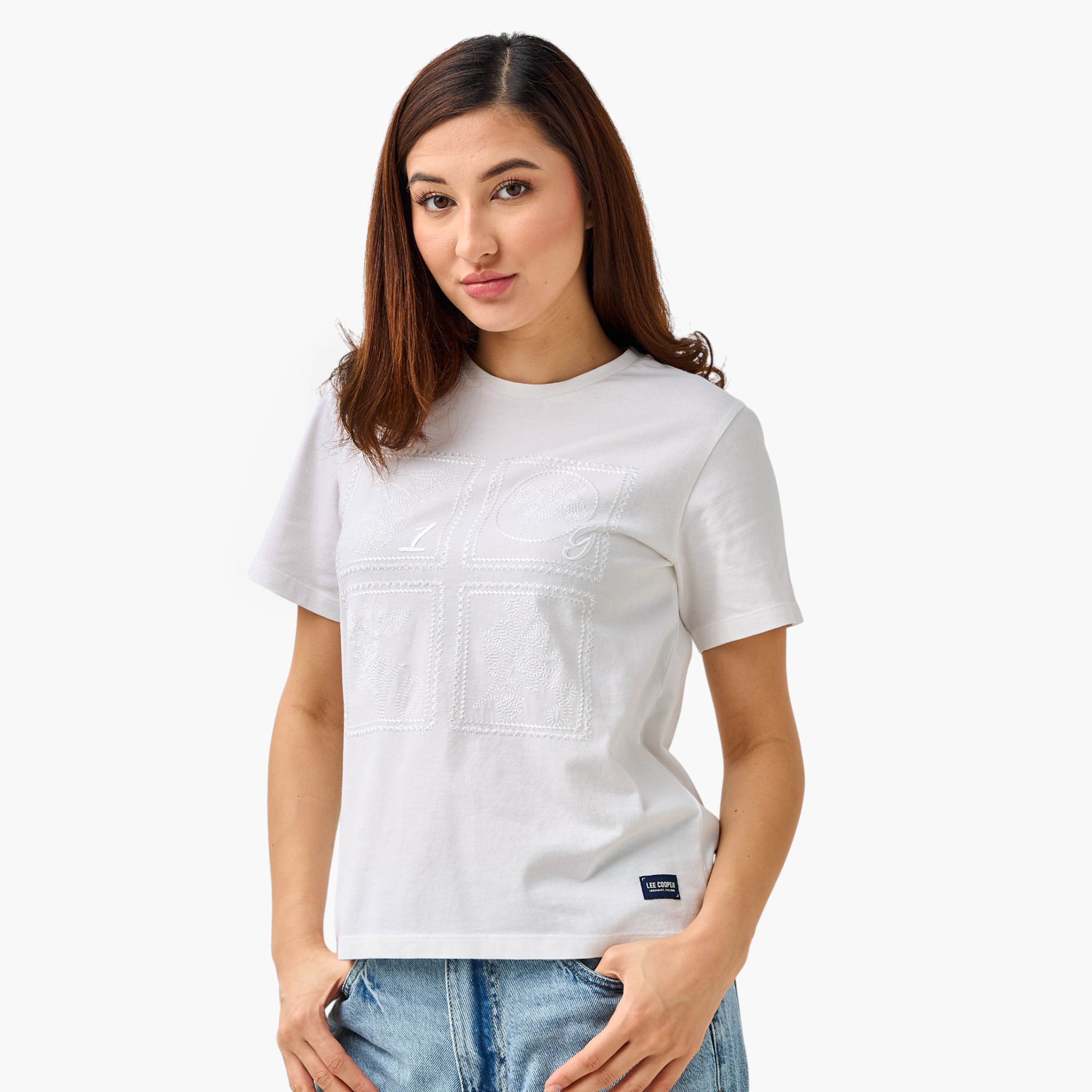 تي شيرت من القطن بقصة عادية مطرزة من Lee Cooper