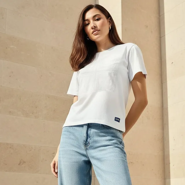 تي شيرت من القطن بقصة عادية مطرزة من Lee Cooper