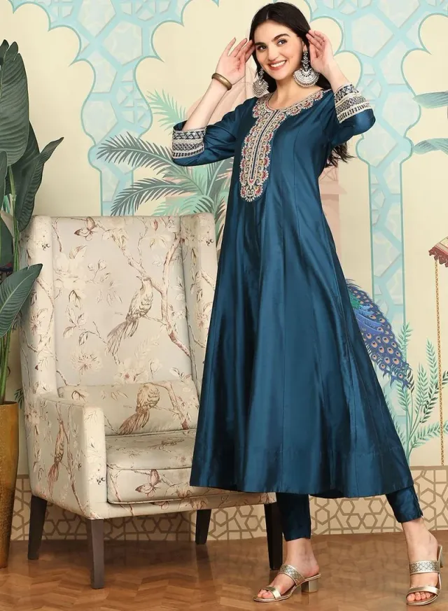 طقم كورتا بالازو نسائي طويل أزرق كحلي بوليستر مزيج بتصميم ذاتي – صورة 5