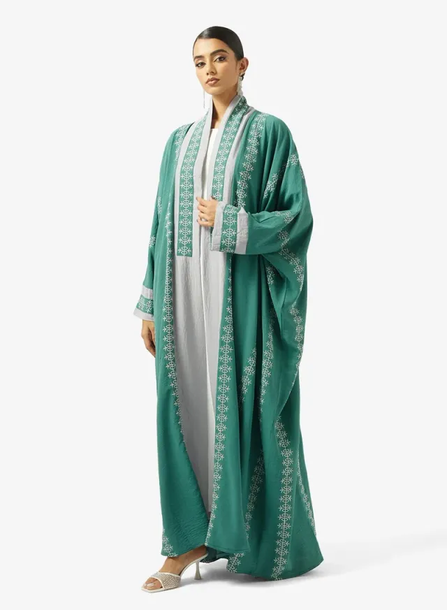 طقم عباية مفتوحة مطرزة
