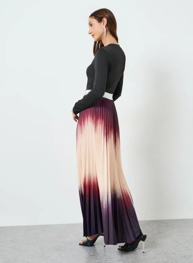 Women's V-Neck Top & Pleated Skirt Set – image 6