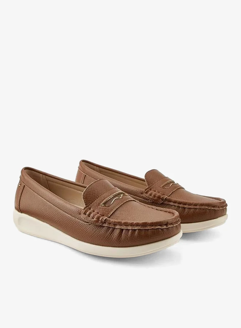 أحذية نسائية سهلة الارتداء بفتحات