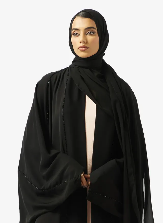 عباية واسعة بياقة عالية مزينة – صورة 3
