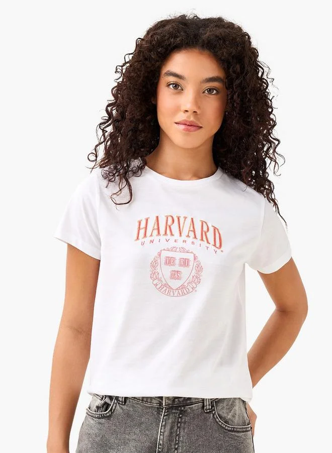 تي شيرت قطن مطرز Harvard University أبيض
