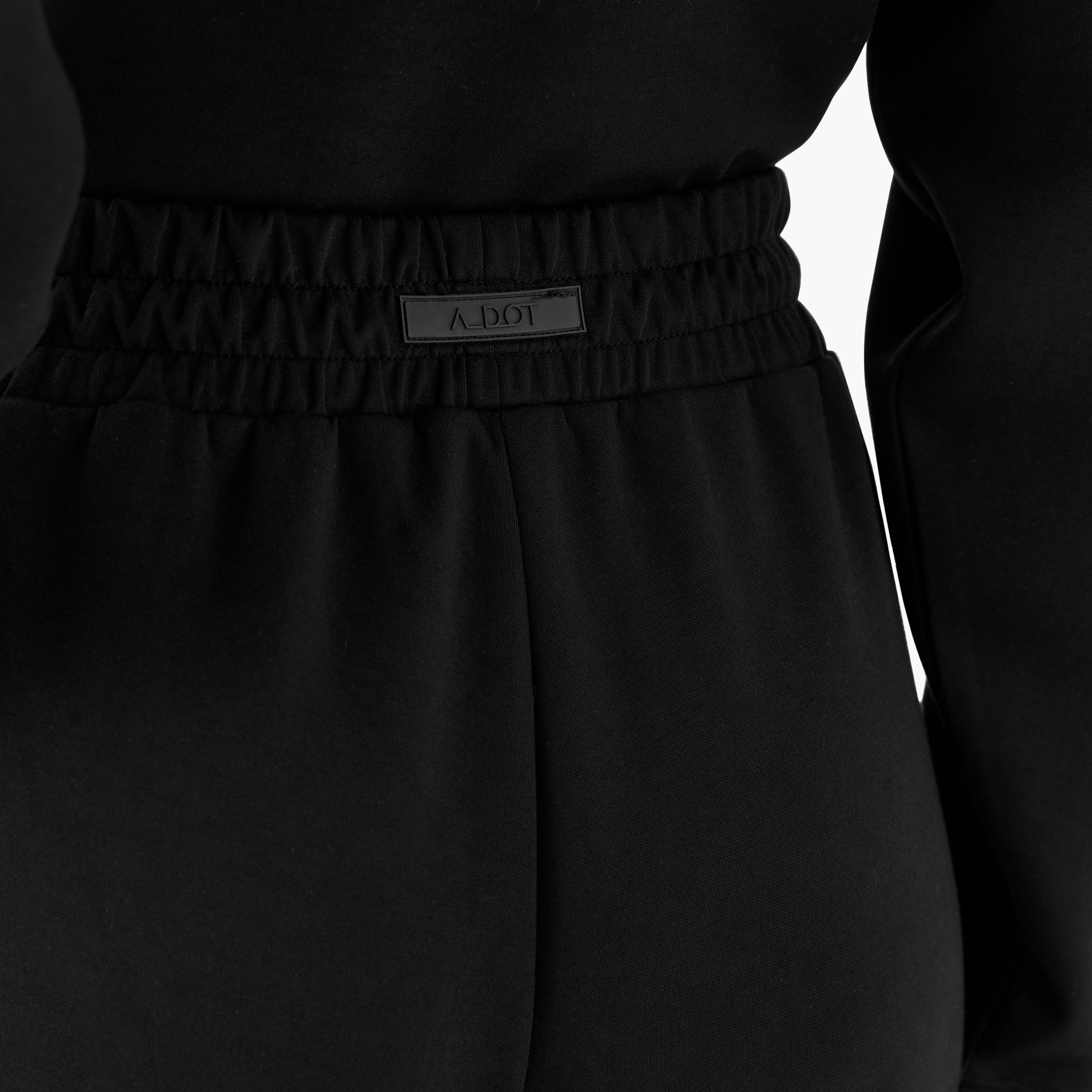 بنطلون رياضي بقصة عادية وتفاصيل زر للنساء