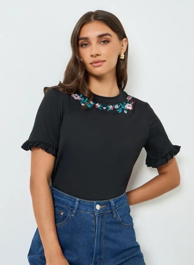 Women's Embroidered T-Shirt Black – image 5