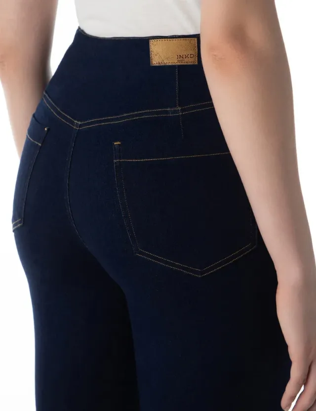 Women's Mid-Rise Flared Pull-on Jeans – image 6