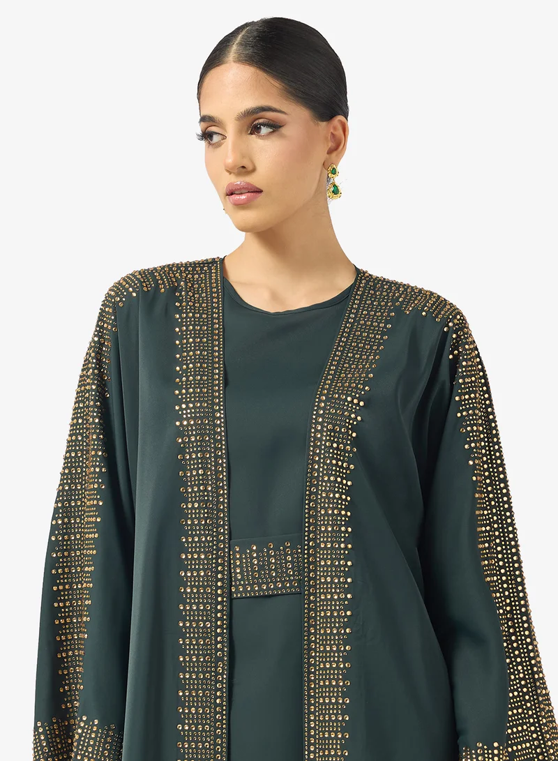عباية أنيقة مزينة بتصميم محتشم