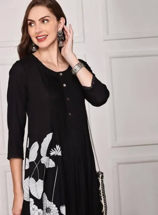 Women's Black Rayon Printed Straight Fit Tunic Kurta – image 6