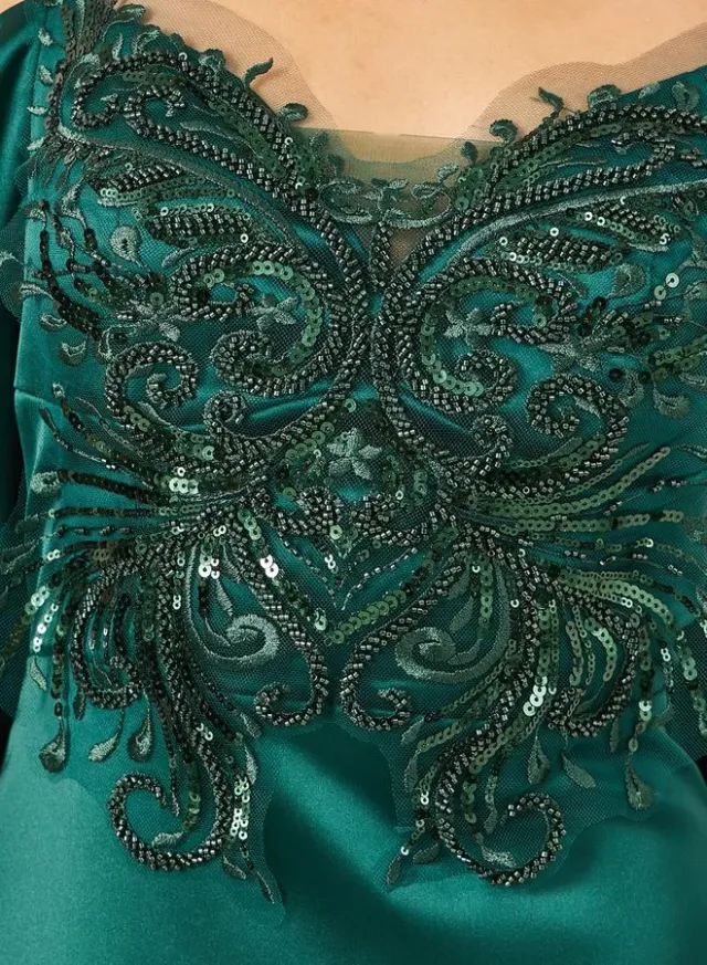 Emerald Green Maxi Dress with Sweetheart Neck and Off-the-Shoulder Sleeves – image 4