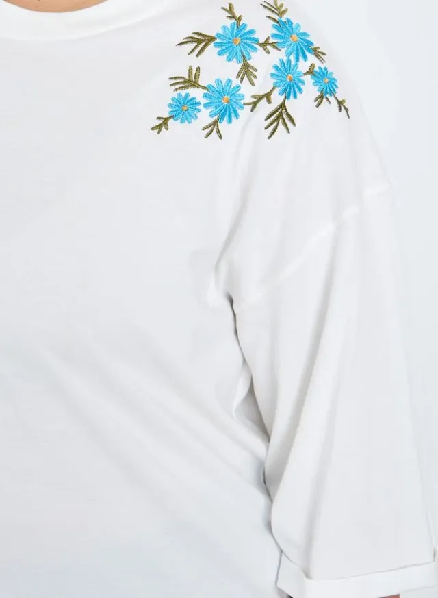 Plus Size Embroidered T-Shirt White – image 3
