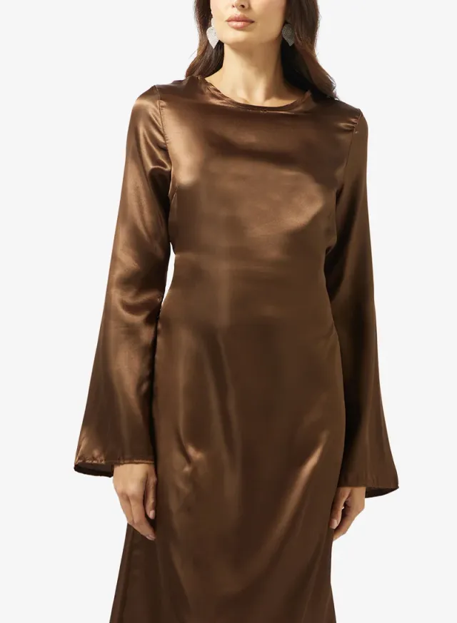 فستان بخصر مكشكش وهيم منسدل – صورة 3