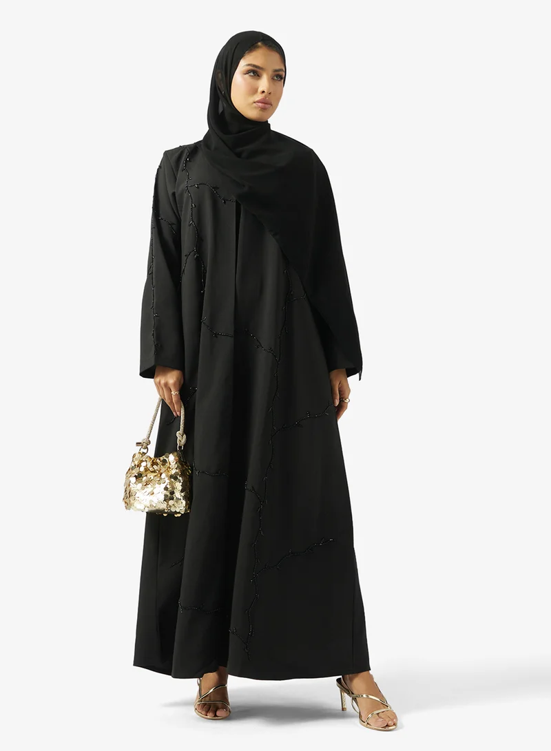 عباءة مطرزة بالزهور