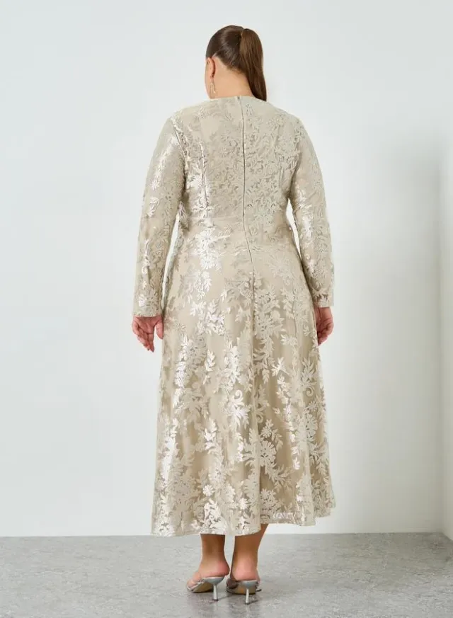Plus Size Lace Long Sleeve A-Line Maxi Dress Wheat – image 5