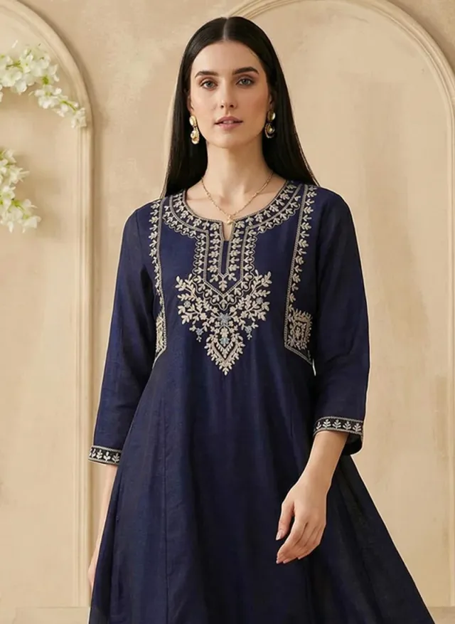 Women's Burgundy Floral Embroidered Anarkali Kurta – image 6