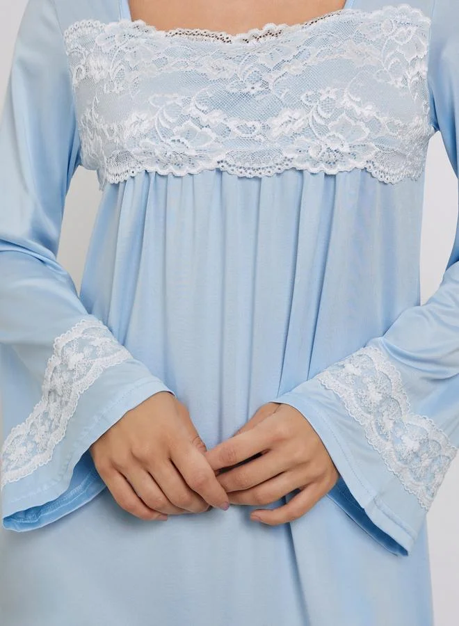 قميص نوم بأكمام طويلة وتفاصيل دانتيل