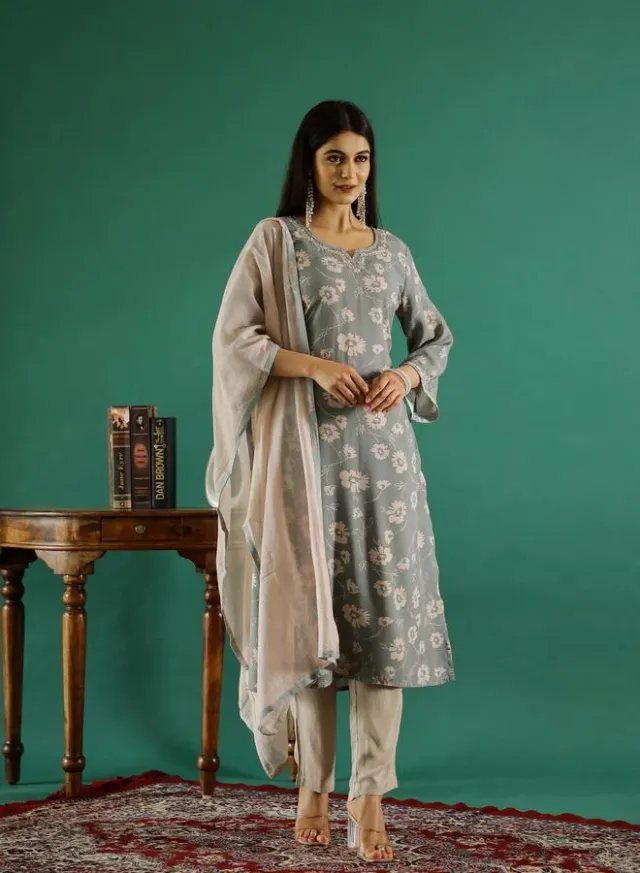 Sanskrutihomes Floral Cotton V-Neck Kurta Set Grey