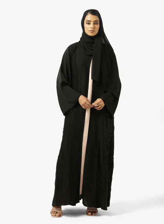 عباية وشيلة مزينة