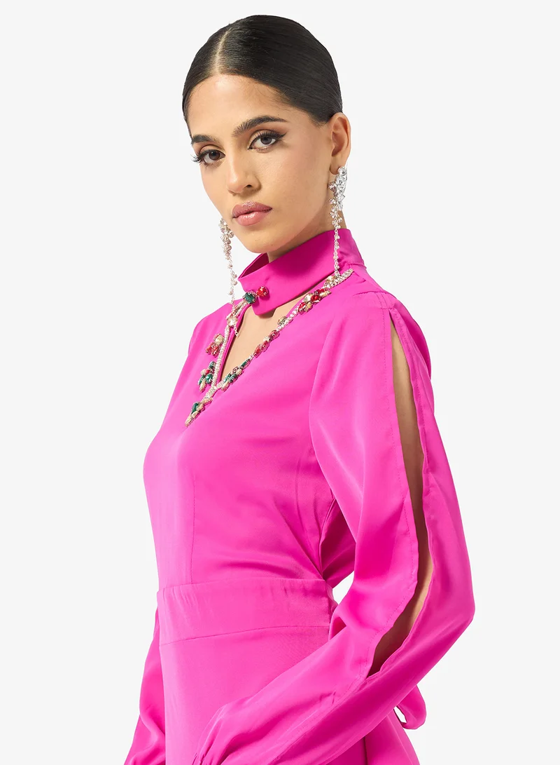 فستان بتصميم - مزين بكشكشة غير متماثلة