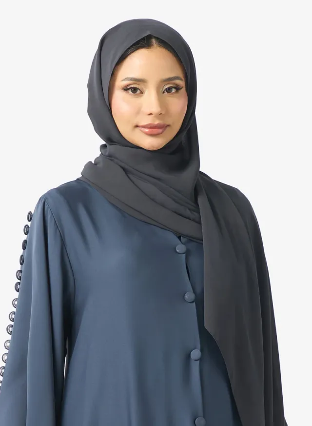 عباية واسعة بأكمام مزينة بأزرار – صورة 4
