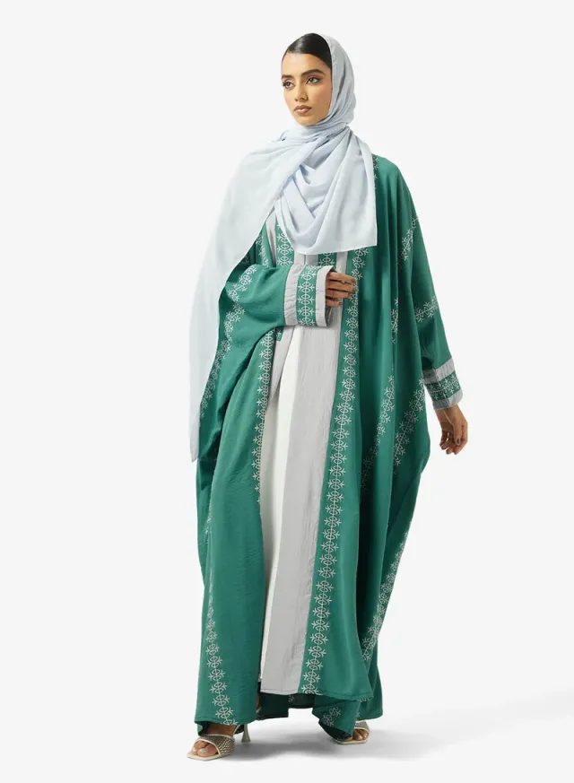 طقم عباية مفتوحة مطرزة – صورة 2