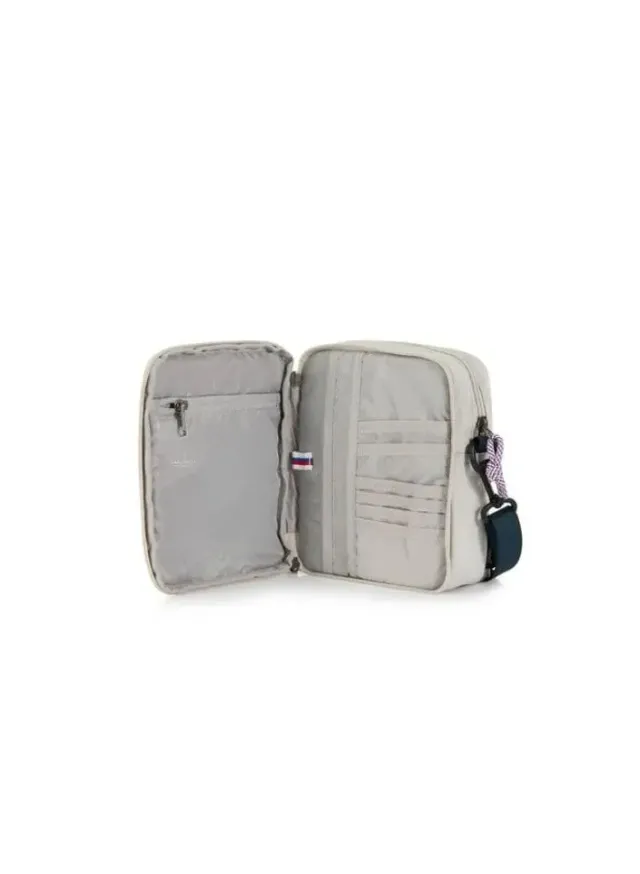 Unisex Vertical Crossbody Bag with Waterproof Zipper and Tablet Compartment – image 4