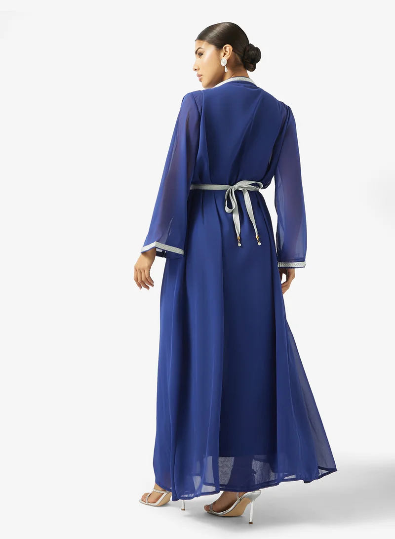 طقم عباية مطرزة