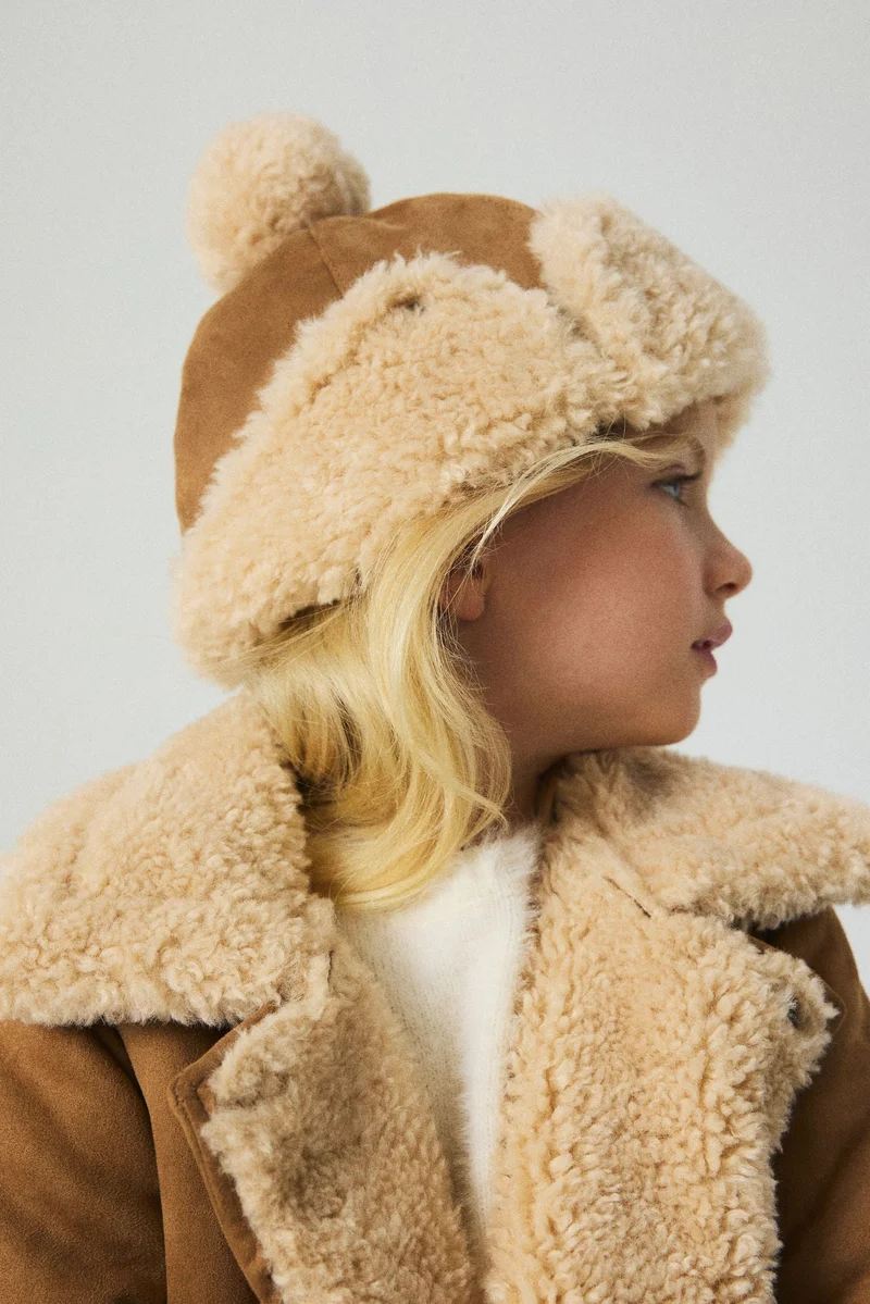 Fluffy-lined trapper hat