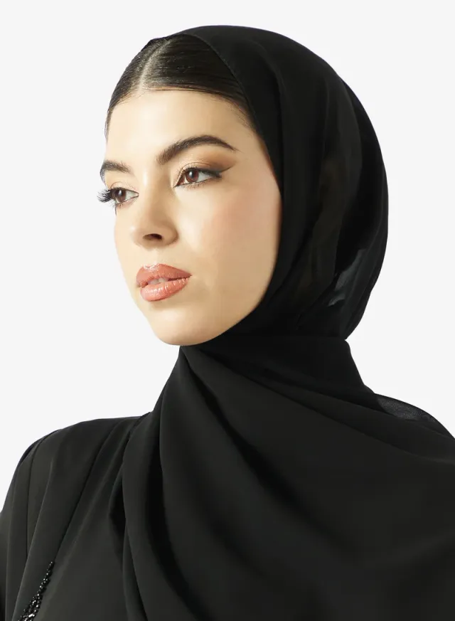 عباية مفتوحة من الأمام بفتحة رقبة V ومزينة – صورة 4
