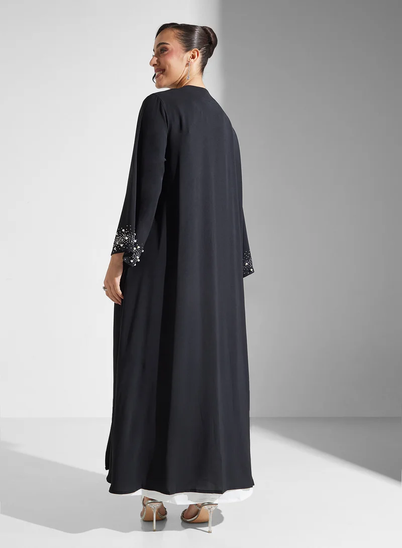 عباية مطرزة