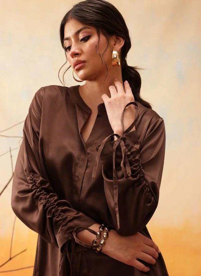 طقم ساتان بني للنساء
