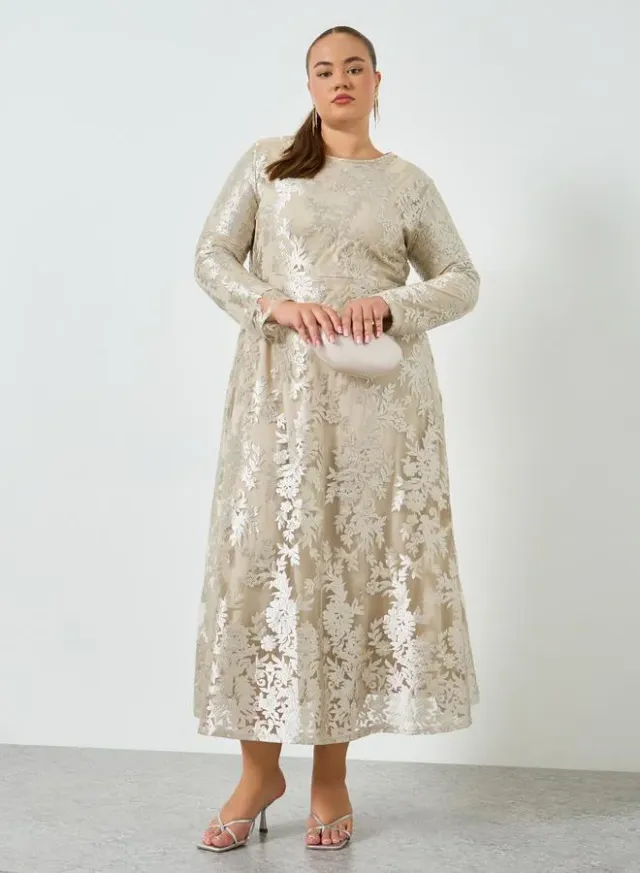 Plus Size Lace Long Sleeve A-Line Maxi Dress Wheat – image 3