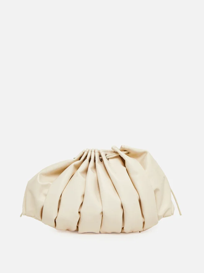 شنطة كتف مطوية برباط شد - اوف وايت