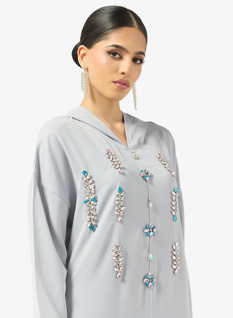 جلابية مزينة بغطاء رأس