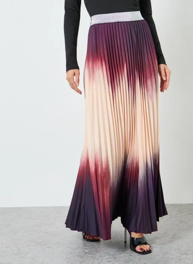 Women's V-Neck Top & Pleated Skirt Set – image 5